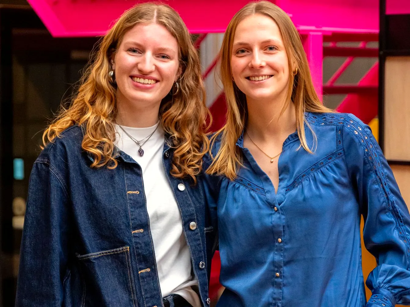 Twee gedetacheerde young professionals van Young KINASE