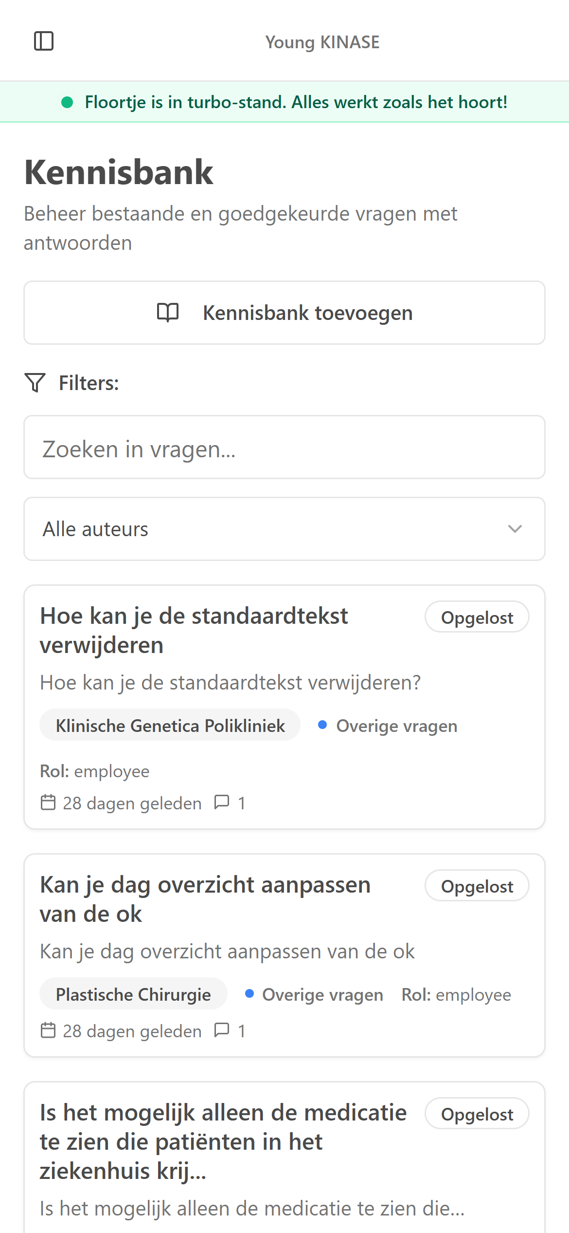 De kennisbank van Floortje op een telefoon, met goedgekeurde vragen en antwoorden per afdeling
