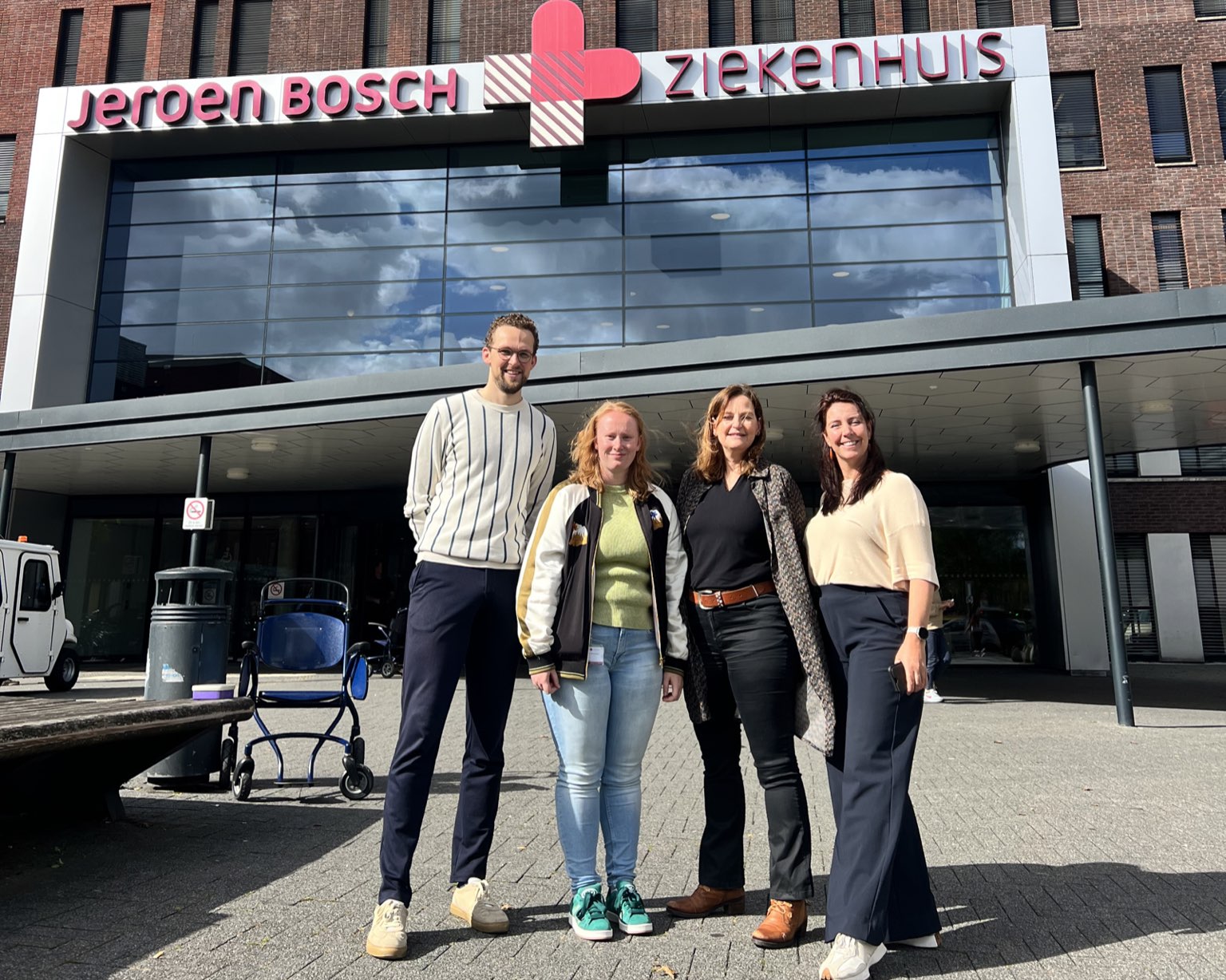 Het projectteam van de Autoscriber-uitrol voor de ingang van het Jeroen Bosch Ziekenhuis